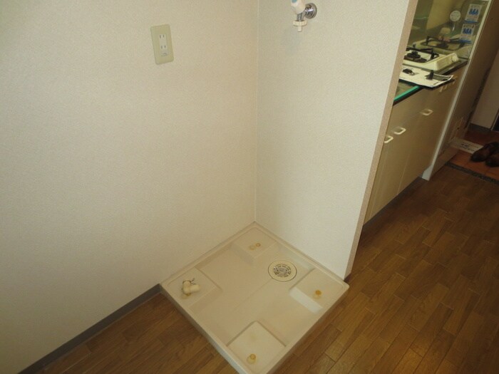 物件内観写真14　(洗濯機置場)