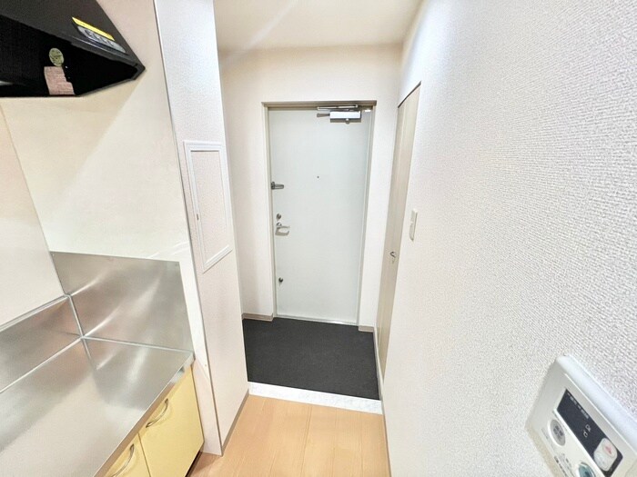 物件内観写真14　(玄関)
