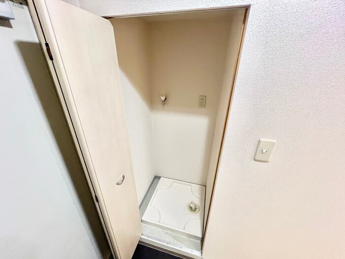 物件内観写真18　(洗濯機置場)