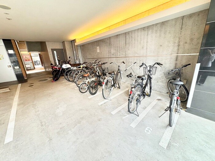 物件外観写真3　(駐輪場)