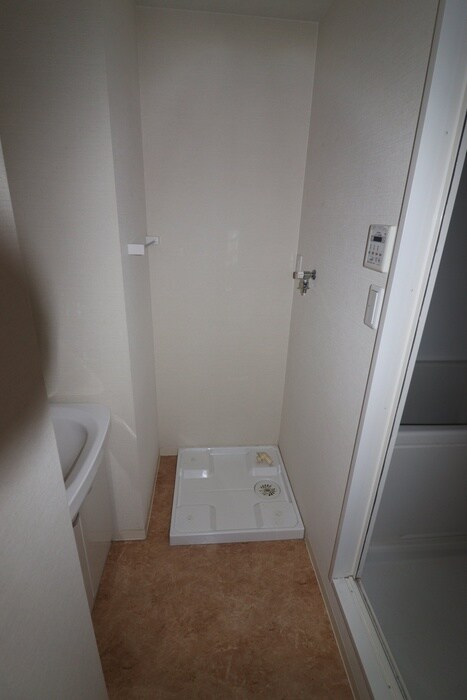 物件内観写真14　(洗濯機置場)