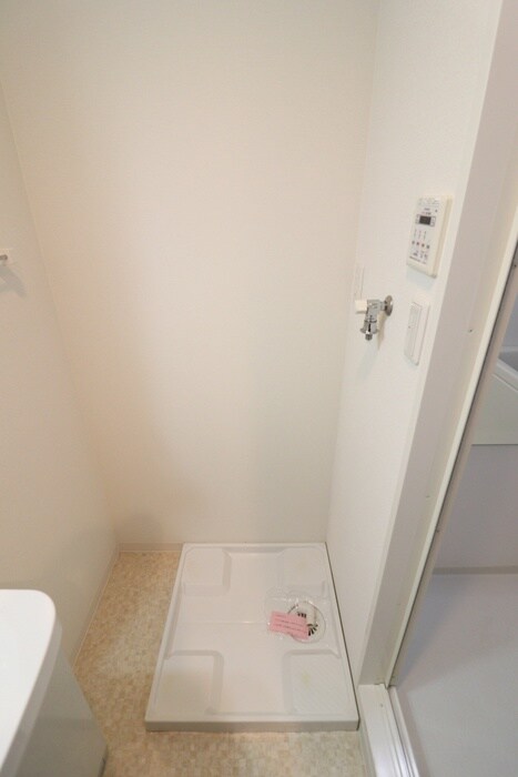 物件内観写真15　(洗濯機置場)