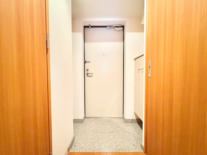 物件内観写真16　(玄関)
