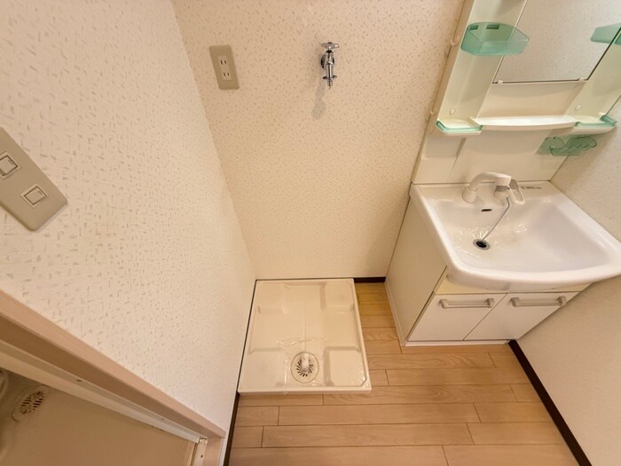 物件内観写真12　(洗濯機置場)