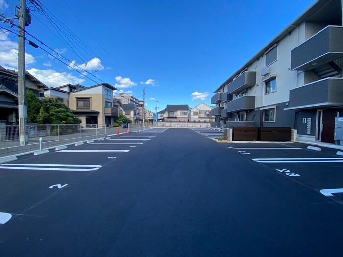 物件外観写真3　(駐車場)