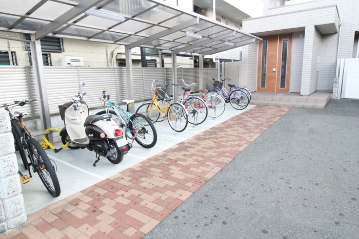 物件外観写真3　(駐輪場)