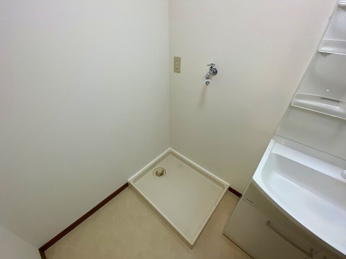 物件内観写真11　(洗濯機置場)