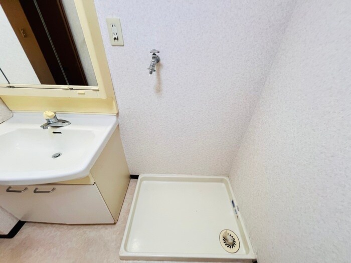 物件内観写真13　(洗濯機置場)