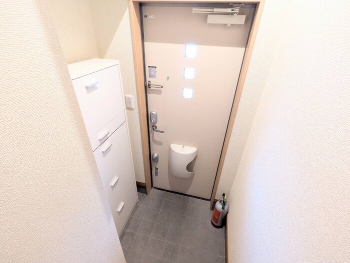 物件内観写真18　(玄関)