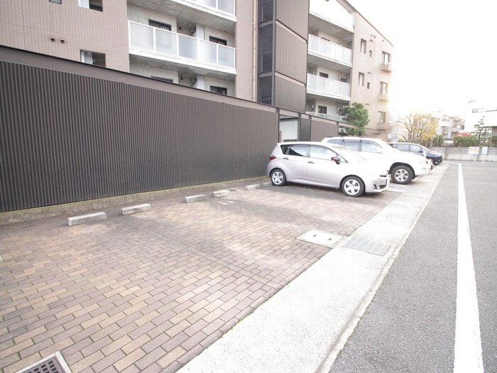 物件外観写真2　(駐車場)