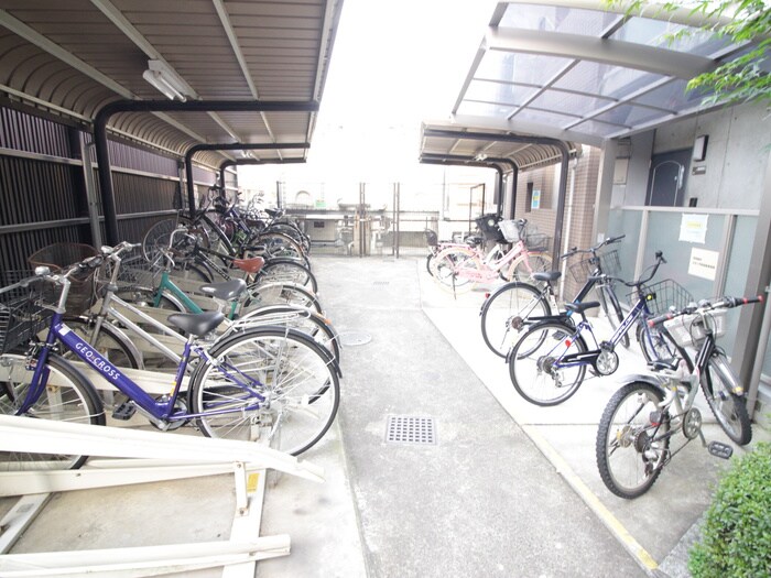 物件外観写真3　(駐輪場)