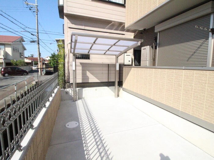 物件外観写真4　(駐輪場)