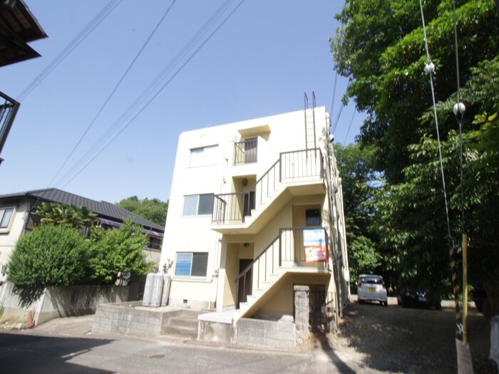 物件外観写真3　(駐車場)