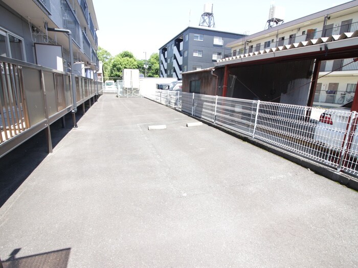 物件外観写真2　(駐車場)