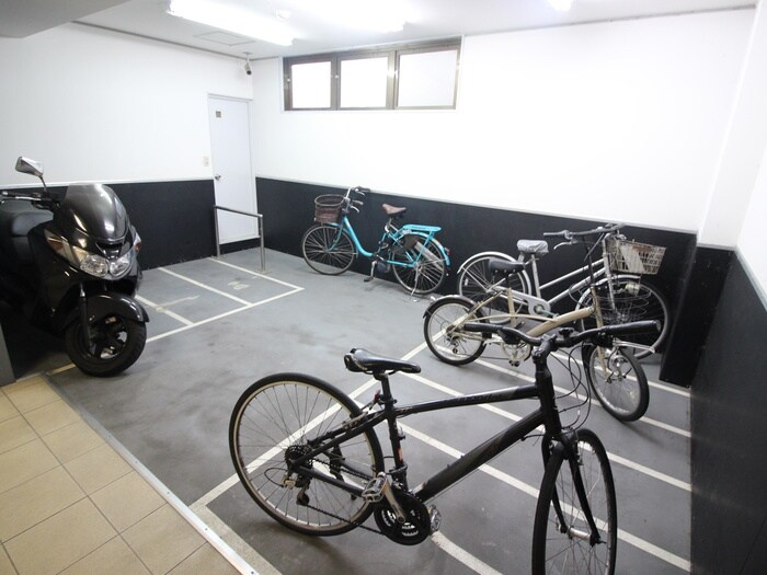 物件外観写真5　(駐車場)