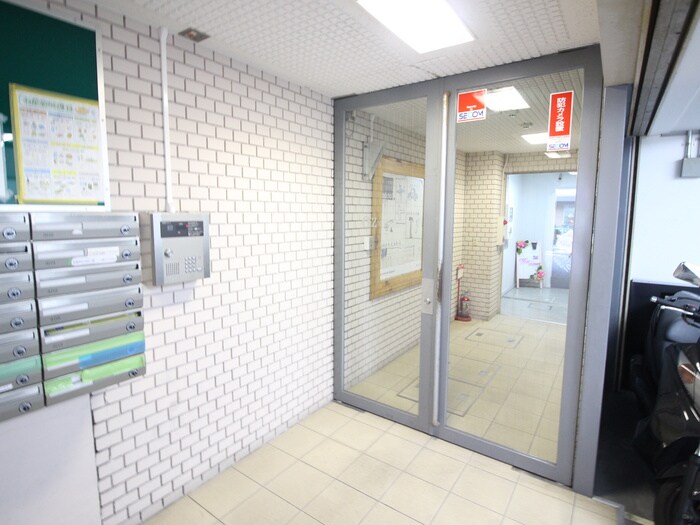 物件外観写真6　(エントランス部分)