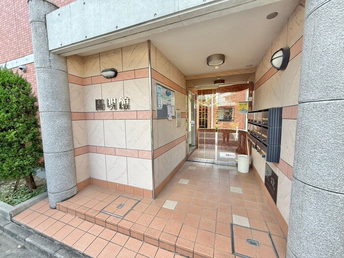 物件外観写真4　(エントランス部分)