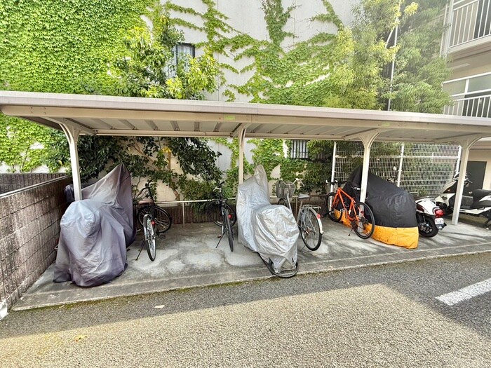 物件外観写真5　(駐輪場)