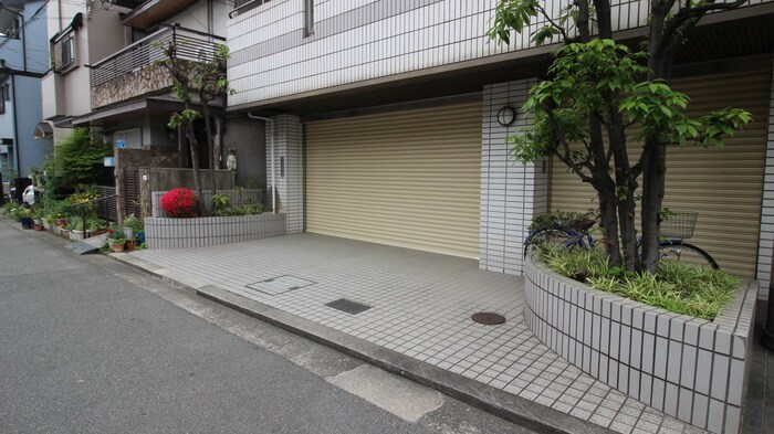 物件外観写真5　(駐車場)