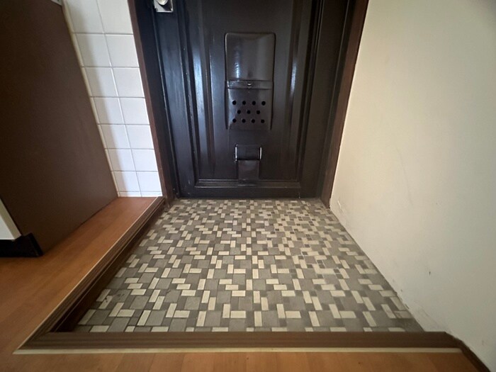 物件内観写真16　(玄関)