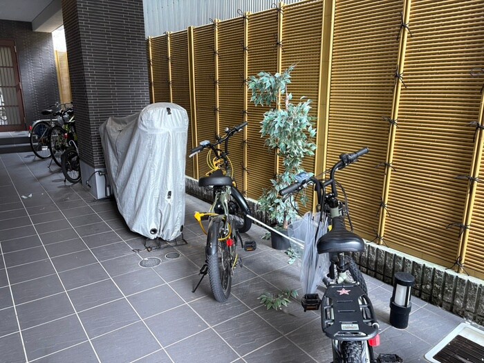 物件外観写真3　(駐輪場)