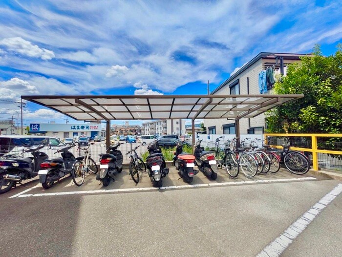 物件外観写真5　(駐輪場)