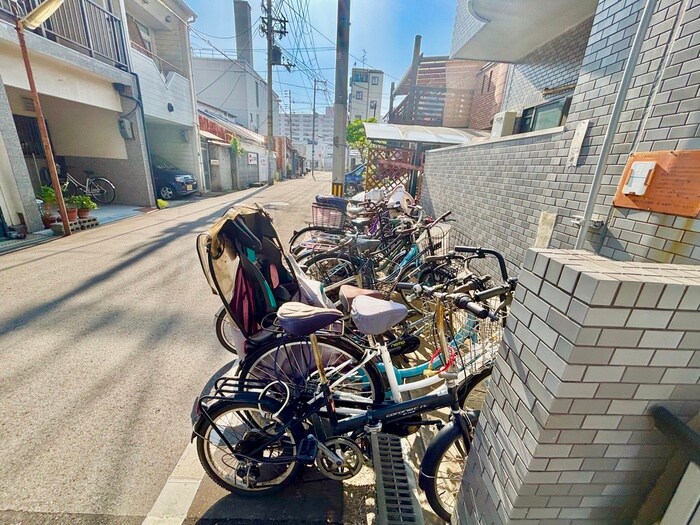 物件外観写真3　(駐輪場)