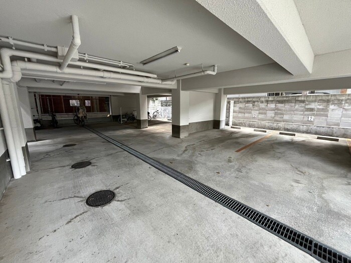 物件外観写真5　(駐車場)