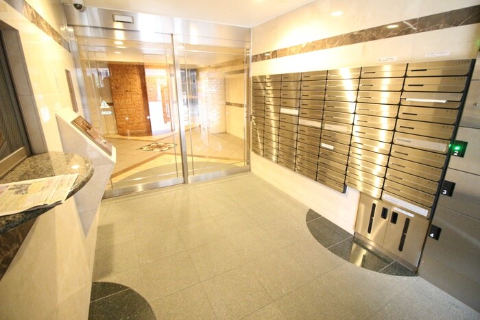 物件外観写真2　(エントランス部分)