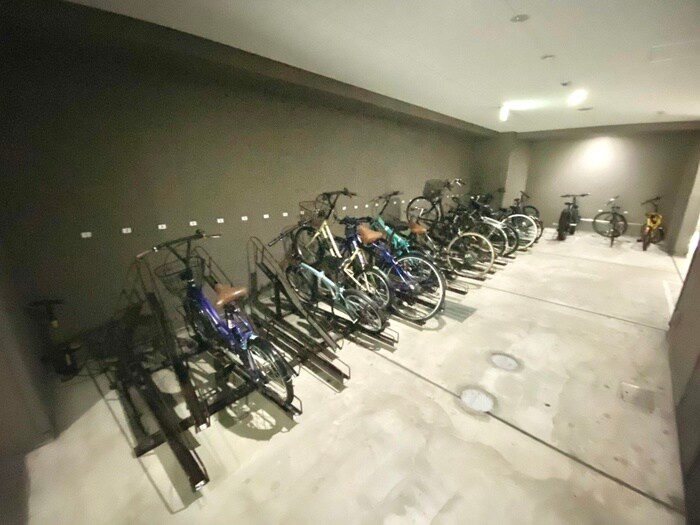 物件外観写真3　(駐輪場)
