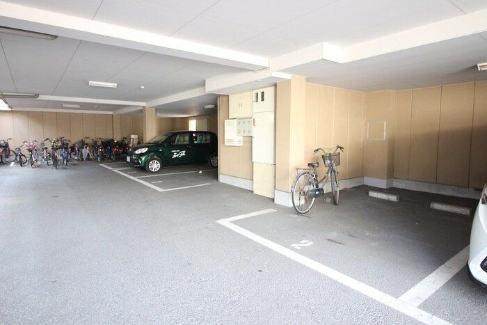 物件外観写真5　(駐車場)