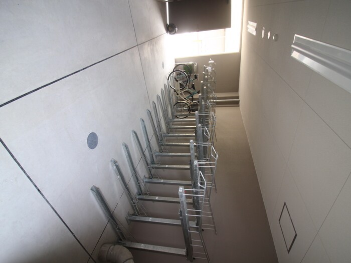 物件外観写真4　(駐輪場)