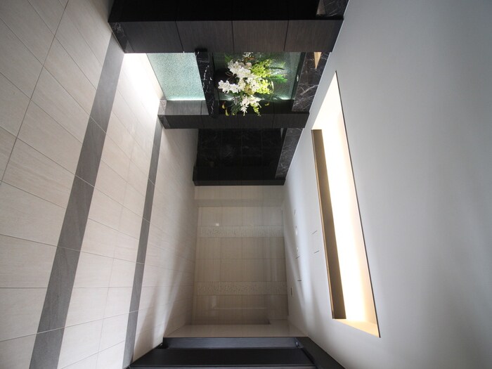 物件外観写真5　(エントランス部分)