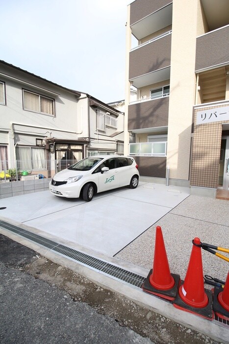 物件外観写真3　(駐車場)