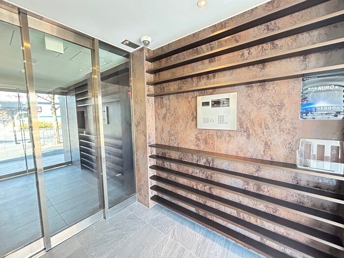 物件外観写真2　(エントランス部分)