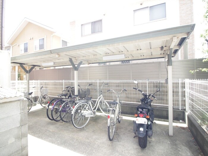 物件外観写真2　(駐輪場)