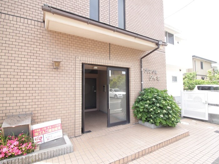 物件外観写真4　(エントランス部分)