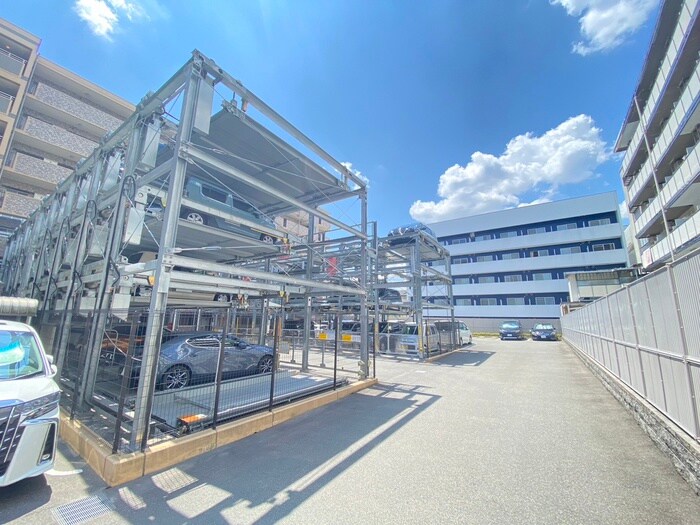 物件外観写真6　(駐車場)