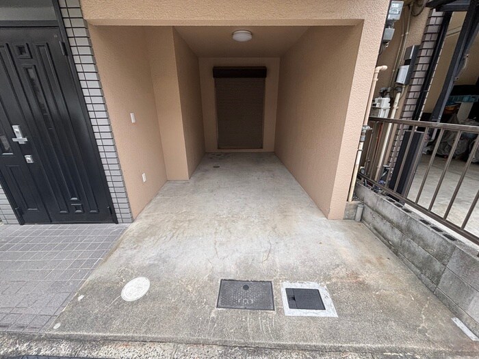 物件外観写真6　(駐車場)