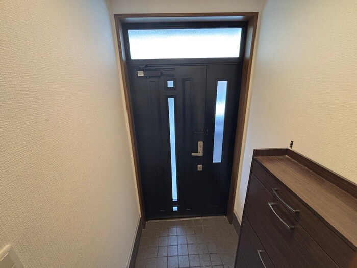 物件内観写真12　(玄関)