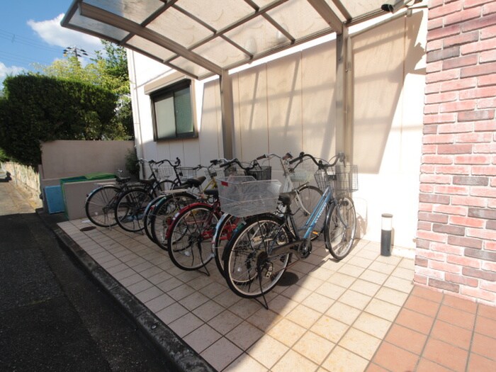 物件外観写真4　(駐輪場)