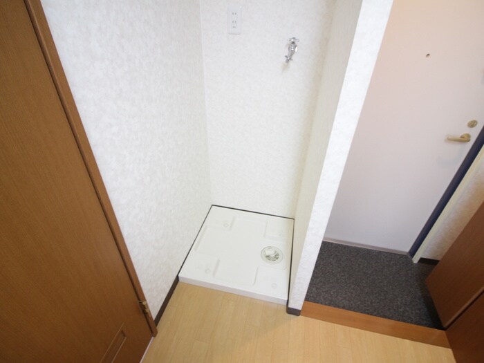 物件内観写真14　(洗濯機置場)