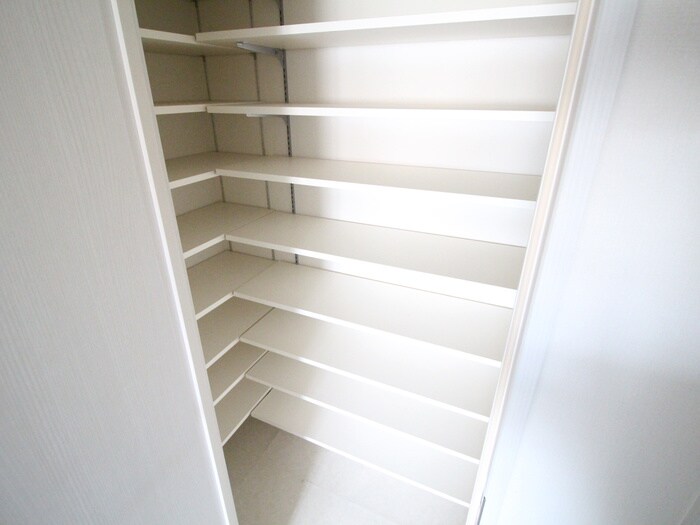 物件内観写真18　(靴箱)