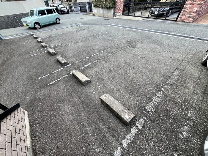 物件外観写真4　(駐車場)