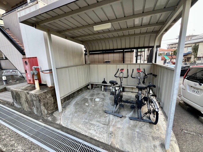 物件外観写真5　(駐輪場)