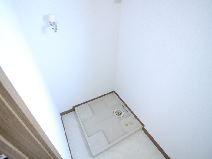 物件内観写真12　(洗濯機置場)