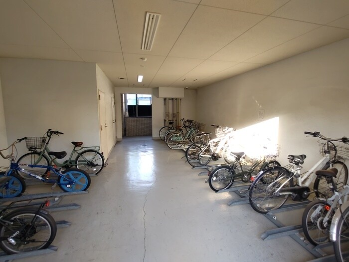 物件外観写真4　(駐輪場)
