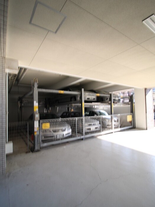 物件外観写真5　(駐車場)