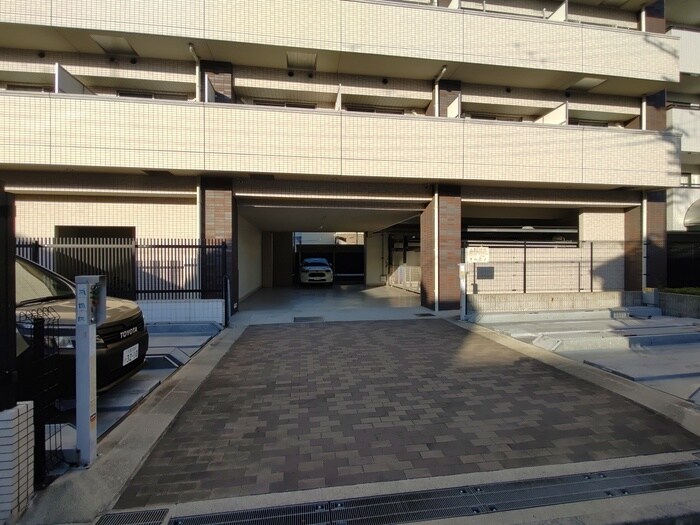 物件外観写真5　(駐車場)