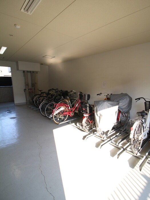 物件外観写真6　(駐輪場)